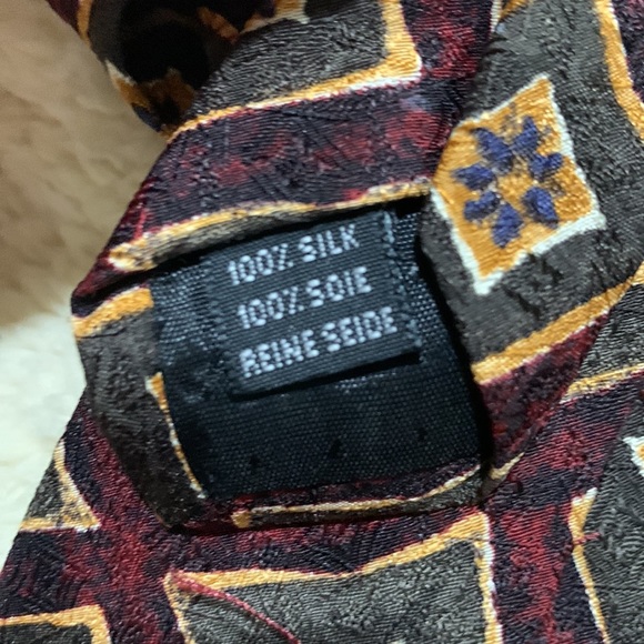 SILK Tie - Picture 6 of 7